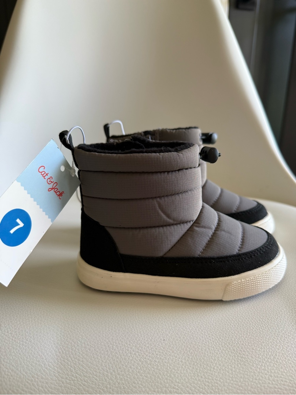 🎃🎃Cat and Jack Keaton snow boots NWT